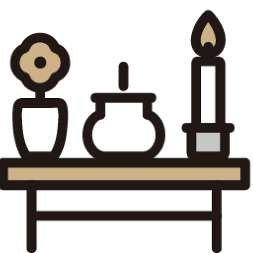 メモリーが大仙市・秋田市で提供する火葬式の祭壇に飾られた線香とろうそく